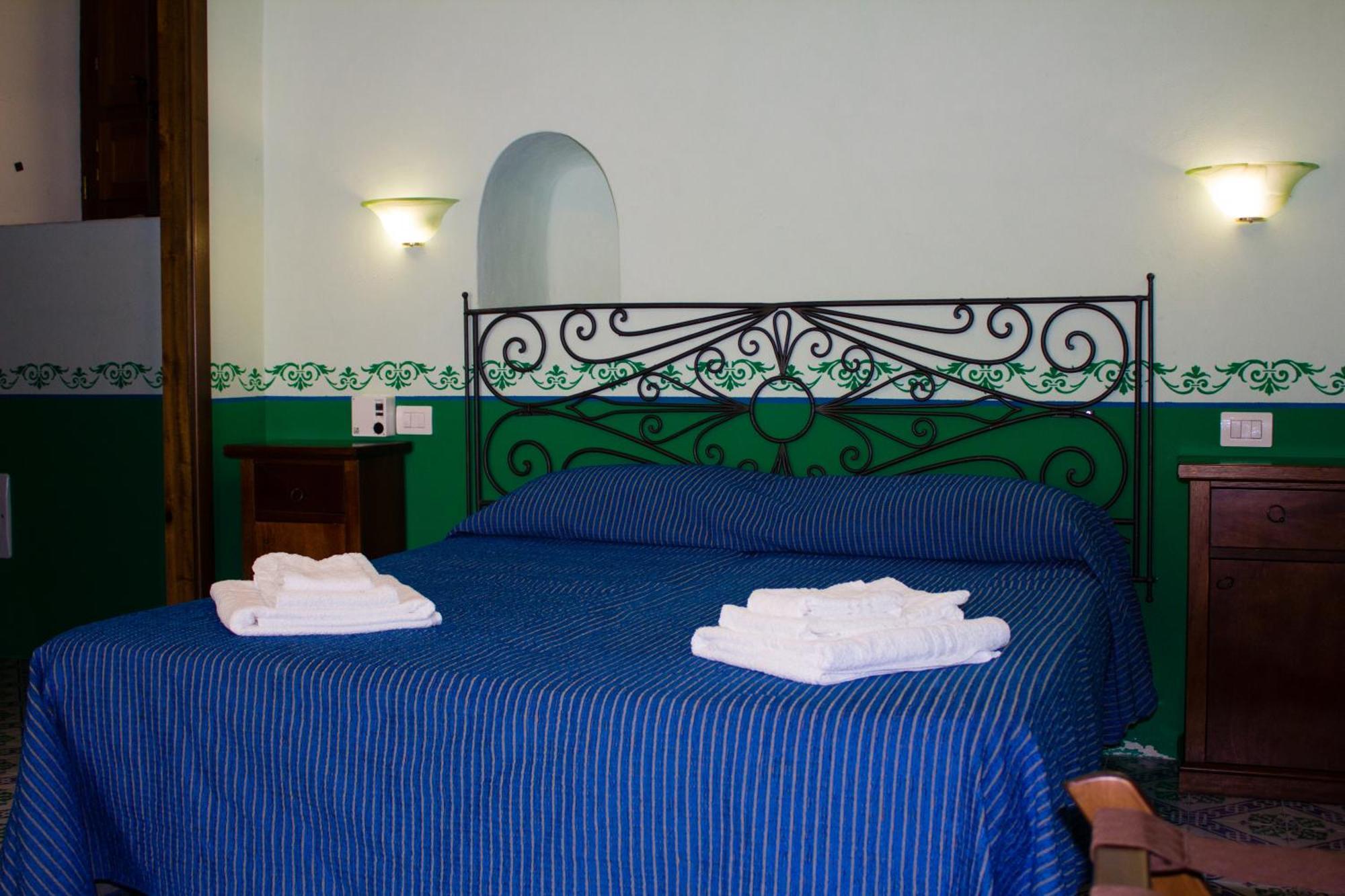 Hotel Arcangelo - Salina سانتا مارينا سالينا المظهر الخارجي الصورة