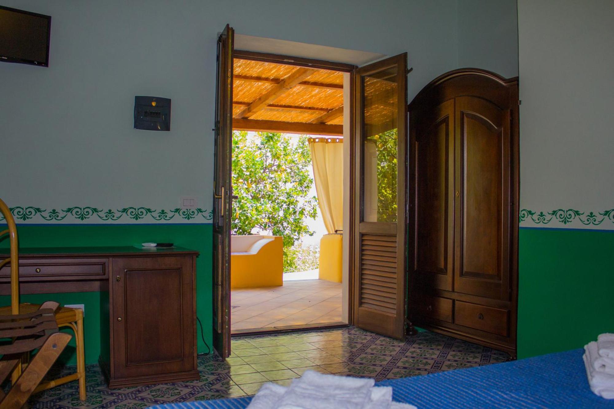 Hotel Arcangelo - Salina سانتا مارينا سالينا المظهر الخارجي الصورة