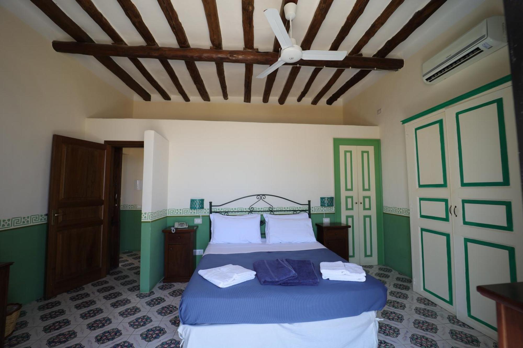 Hotel Arcangelo - Salina سانتا مارينا سالينا المظهر الخارجي الصورة