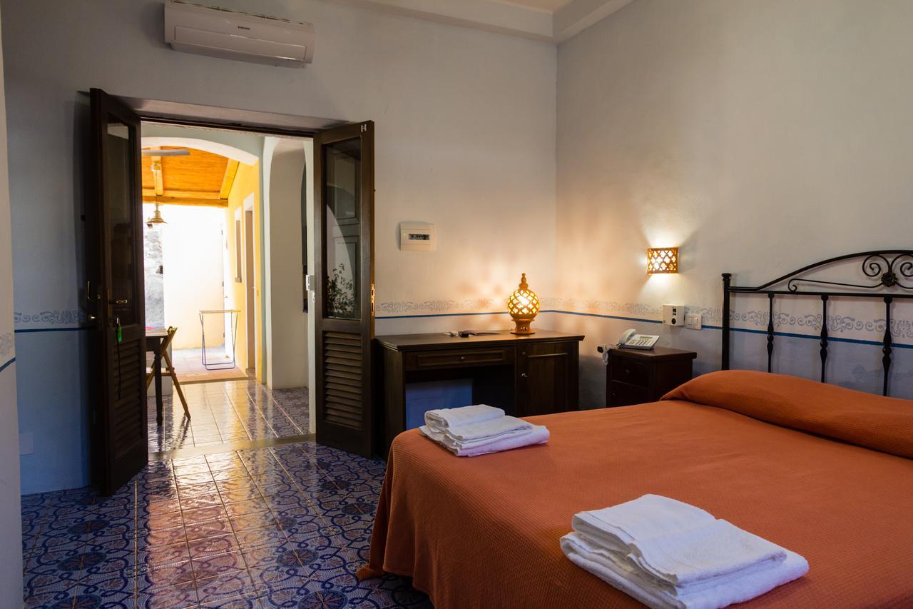 Hotel Arcangelo - Salina سانتا مارينا سالينا المظهر الخارجي الصورة